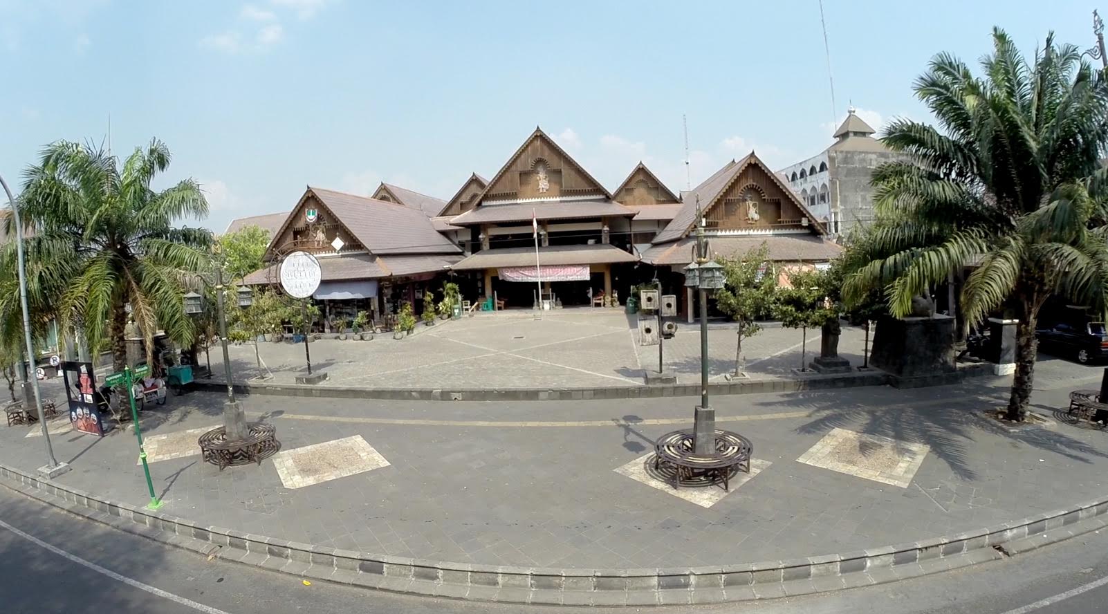 Pasar Triwindu Tempat Wisata Belanja Barang Antik Di Kota